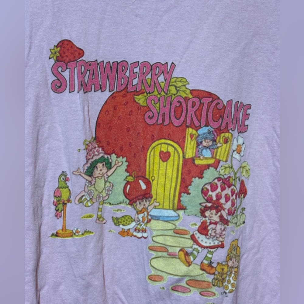 GILDAN STRAWBERRY SHORTCAKE Vintage Retro Cotton Graphic Tee T-Shirt - Picture 2 of 6